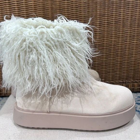 PrettyLittleThing cream faux fur faux suede ankle boot  Women’s Size 10 NIB - Picture 3 of 9